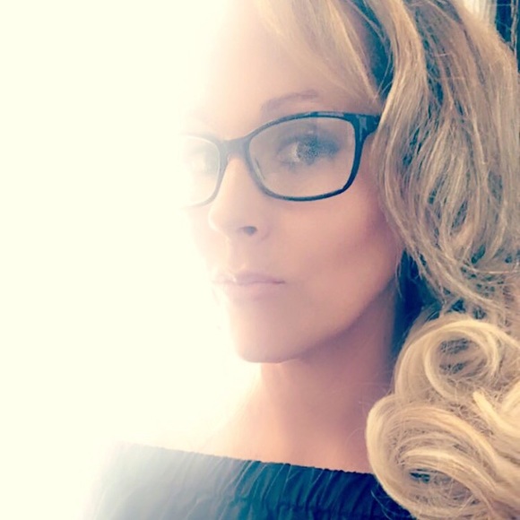 Meet your Posher, Jenny - Picture 2 of 3